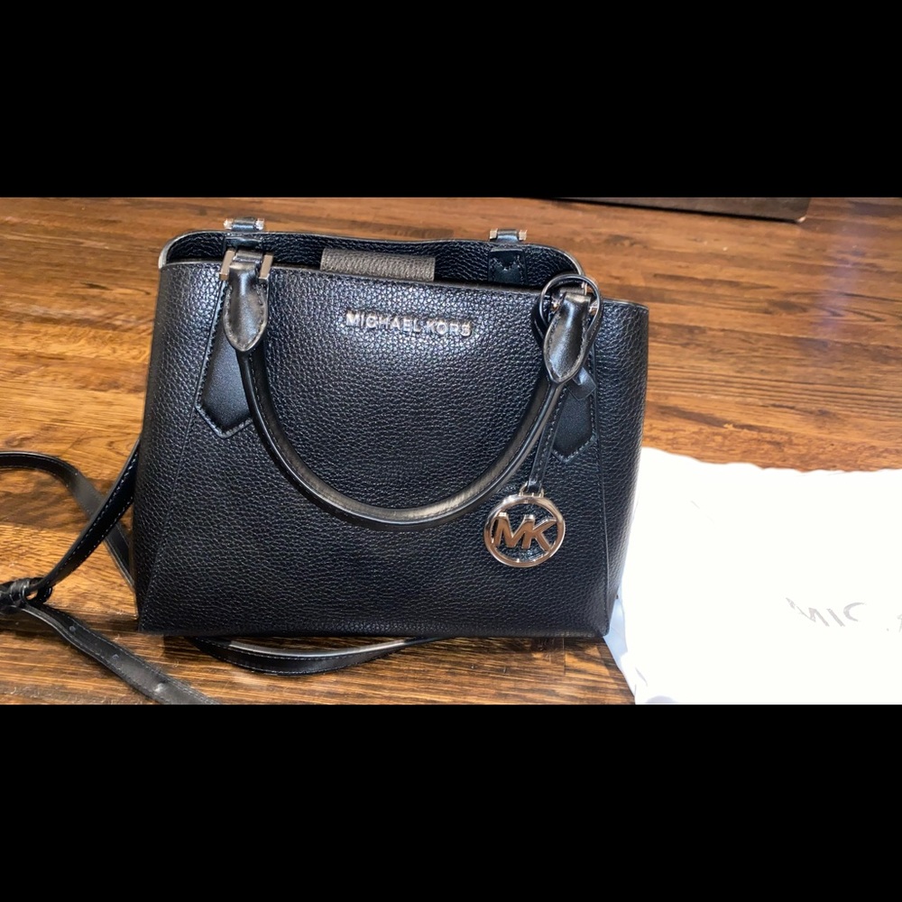 BLACK MICHAEL KORS BAG